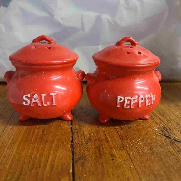 Vintage Red Salt Pepper Shakers - Picture 1 of 5